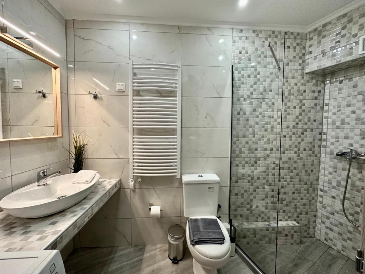 Aura Suite V6 By Halu! Thessaloniki Exterior photo